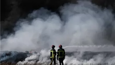 حرائق واسعة تجتاح غابات جنوب فرنسا.. وإجلاء السكان وسط جهود مكثفة للسيطرة على النيران