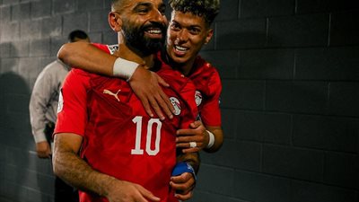 ديلي ميل: صلاح أبكى الجماهير فرحًا.. وإمام عاشور خطف الأضواء في إنجاز مصر التاريخي
