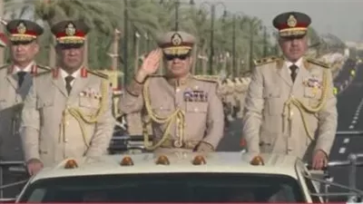 الرئيس السيسي يوجه التحية العسكرية لأفراد وضباط القوات المسلحة بمقر القيادة الاستراتيجية