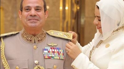 تفاعل واسع مع إطلالة آية السيسي بافتتاح 
