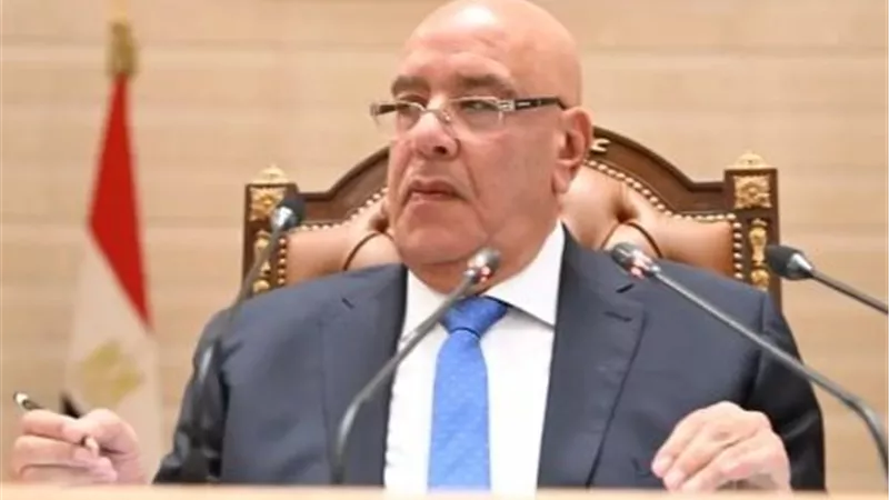 سجال تحت القبة.. رئيس النواب لداوود: الولاء للوطن لا يُشترى بالمال