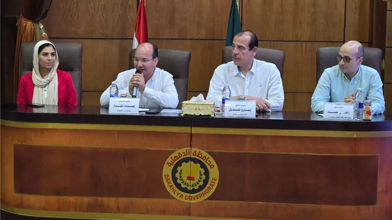 نائب وزير الصحة يشيد بأداء 