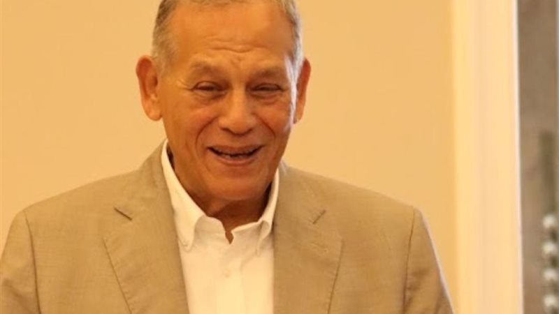 السادات يهنئ الشعب