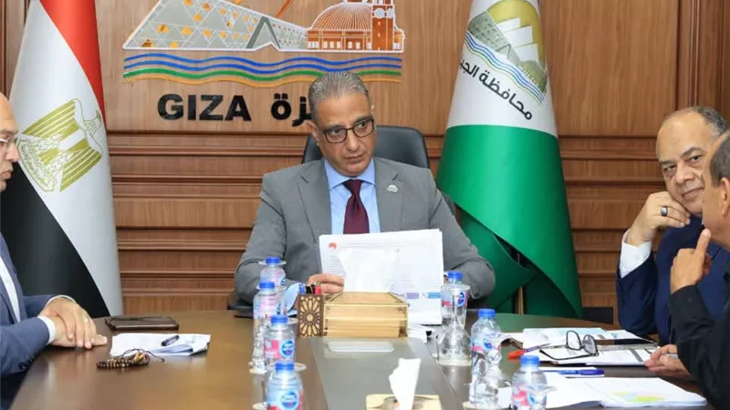 محافظ الجيزة يوجه بتسريع ملفات التصالح ويعلن زراعة 500 شجرة بأبو النمرس