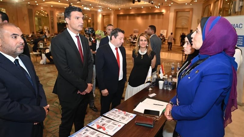 وزير الصناعة
