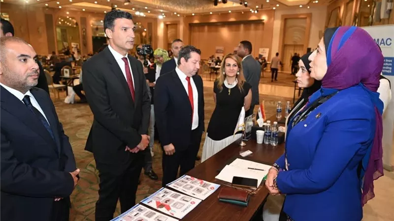 وزير الصناعة يفتتح الدورة الثالثة من معرض بعثة المشترين.. ويتفقد أجنحة الشركات بالمعرض
