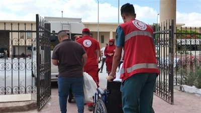 الهلال الأحمر المصري يستقبل الدفعة الـ60 من الجرحى الفلسطينيين عبر معبر رفح