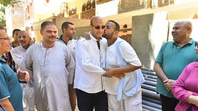 محافظ أسيوط يتفقد أعمال تنفيذ خط مياه شرب جديد بالعقال القبلي بالبداري 