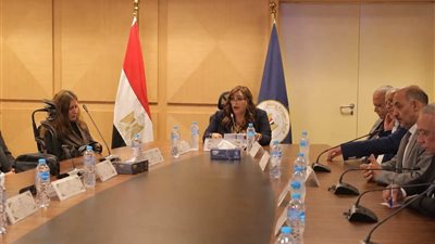 العليا لشؤون العمرة والحج تجتمع بأعضاء اللجنة لمراجعة الصيغة النهائية لضوابط موسم العمرة 1448هـ 