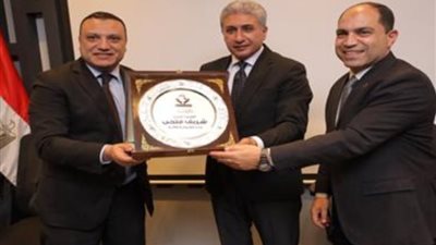 لاستعرض استراتيجية الوزارة.. وزير السياحة يلتقي بأعضاء تنسيقية شباب الأحزاب والسياسيين