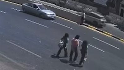 الأجهزة الأمنية تفحص فيديو دهس فتاة أثناء عبورها الطريق فى الإسكندرية 