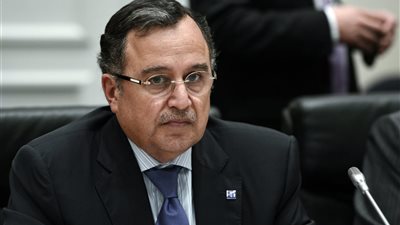 نبيل فهمي يجري اتصالات مع وزراء خارجية عُمان والإمارات والكويت لبحث تطورات التصعيد الإقليمي