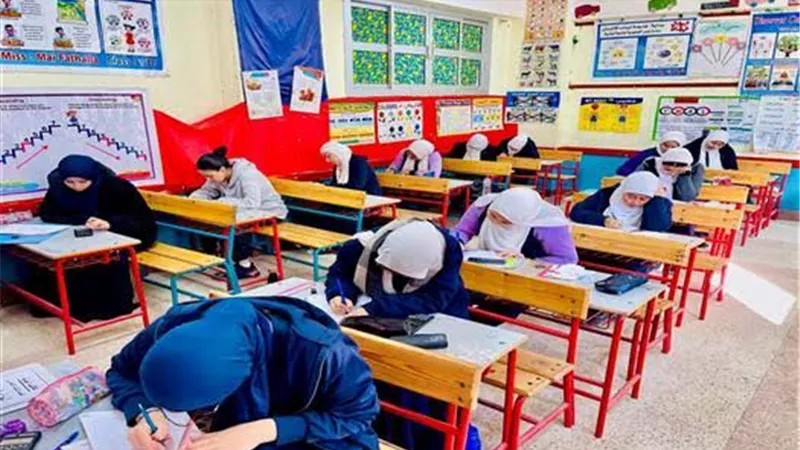 الطلاب يصفون امتحان الفيزياء بالصعب والتاريخ بالمتوسط