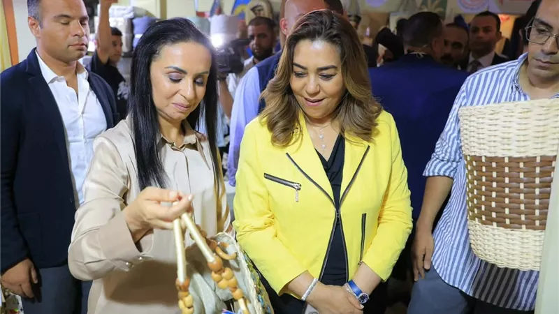  وزيرة التضامن تفتتح معرض 