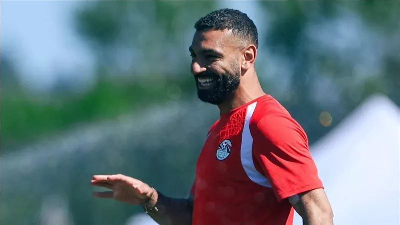 محمد صلاح يغادر معسكر منتخب مصر وسط حالة من التوتر