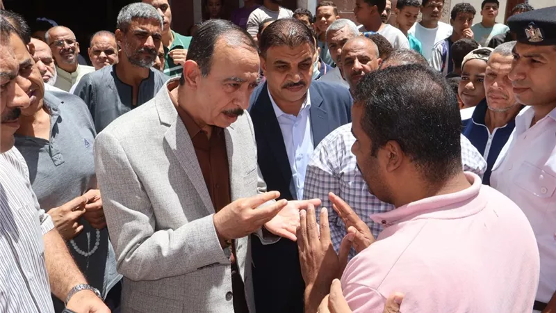 محافظ سوهاج يحيل10مسؤولين بجرجا ودار السلام للنيابةالعامة.. تفاصيل 