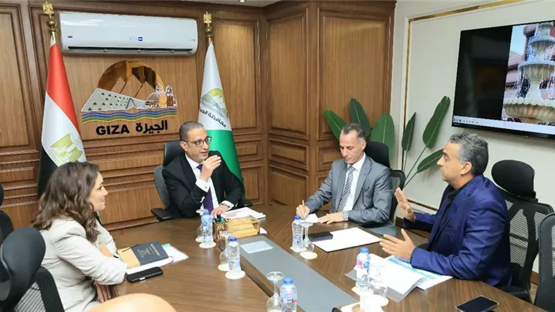محافظ الجيزة يوجه بدراسة إنشاء سوق حضاري بديل بالوراق.. وسرعة إنجاز ملفات التصالح