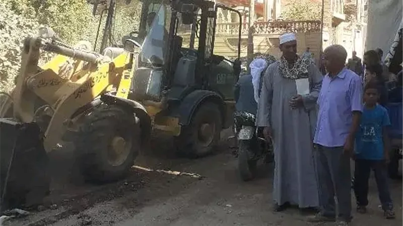 رئيس مدينةطهطا يتابع رفع المخلفات بالقرى والنجوع ويشدد على استمرار حملات النظافة