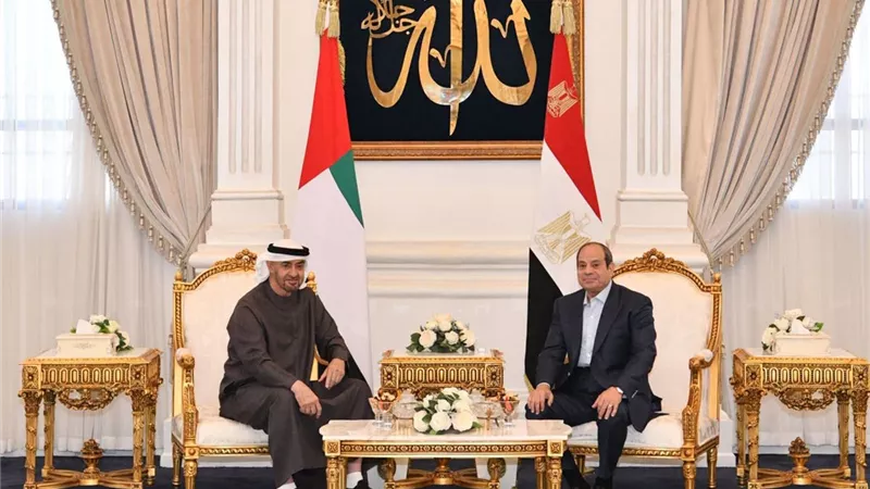 الرئيس السيسى والشيخ محمد بن زايد يبحثان مستجدات الشرق الأوسط وجهود تجنب التصعيد