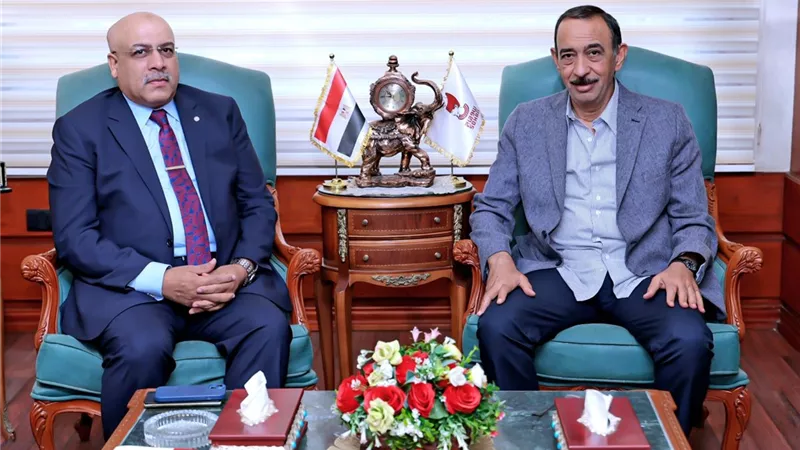 محافظ سوهاج يبحث مع رئيس جهاز الاستثمار الداخلي تسريع إجراءات دعم المستثمرين