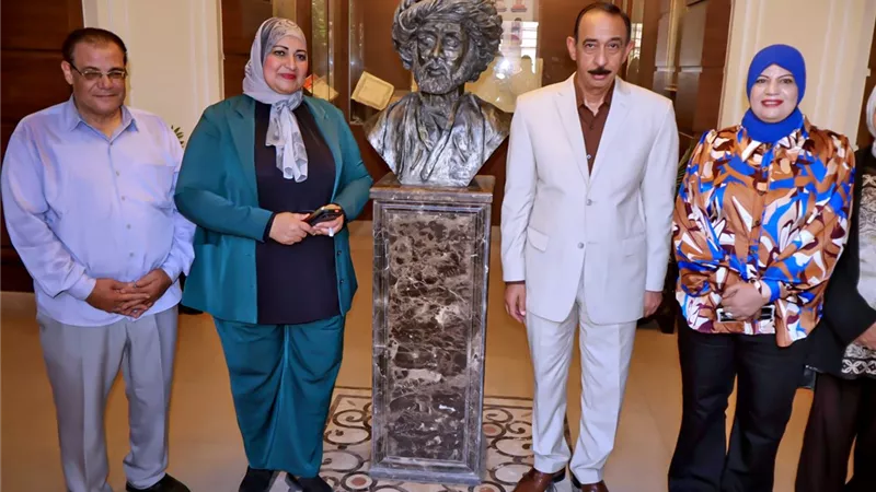محافظ سوهاج يوجه برقمنة مكتبة رفاعة الطهطاوي لحماية المخطوطات النادرة