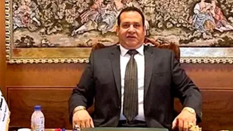 مالك معرض سيارات يتنازل ويشهد ببراءة 