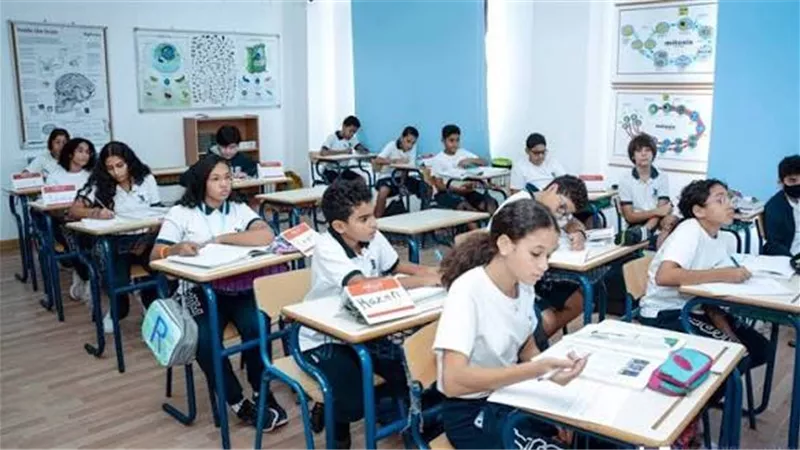 إشادة واسعة بقرارات التعليم الجديدة للمدارس الدولية.. ومطالب بحماية طلاب الثانوية