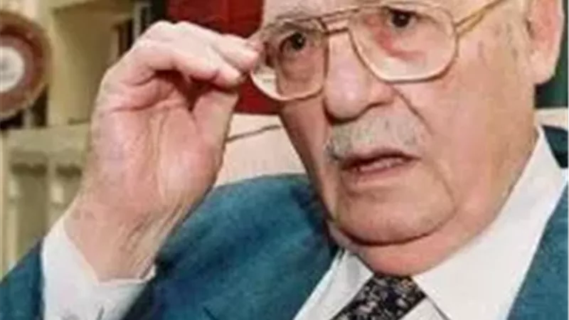  ثروت أباظة