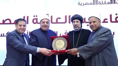 الشيخ أيمن عبدالغني يشهد لقاء بيت العائلة المصرية بالمركز الثقافي القبطي الأرثوذكسي