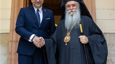 كبير مستشاري ترامب للشؤون العربية يزور مقر دير سانت كاترين بالقاهرة 