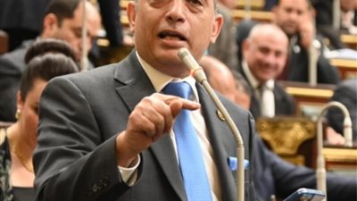 برلماني يطالب الحكومة بتوضيح موقف استبعاد مصابي فيروس «بي» من مسابقات التعليم