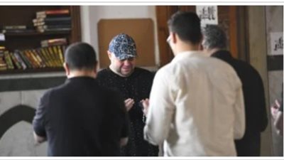 وداع أحمد جلال عبد القوي.. انهيار مدحت تيخا في تشييع الجثمان من مسجد الحصري