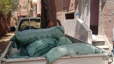 ضبط نصف طن دقيق بلدي مدعم قبل تهريبه للسوق السوداء بالشهداء في المنوفية 