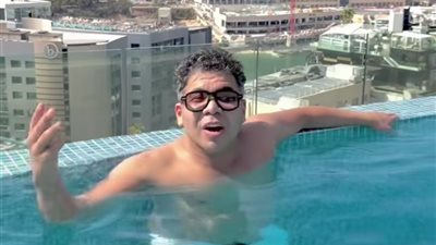 عمر كمال يروج لأغنيته الجديدة 