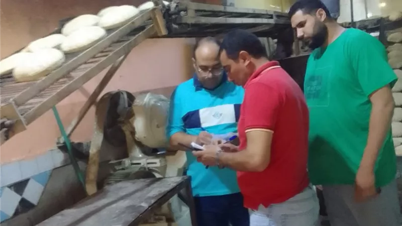 بتوجيهات محافظ الدقهلية.. 17 محضرًا في حملة مفاجئة على مخابز أجا 