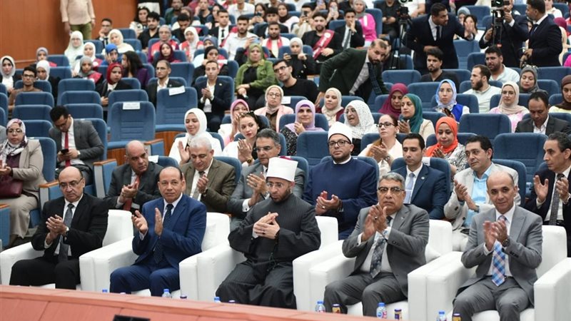 محافظ الدقهلية ووزير