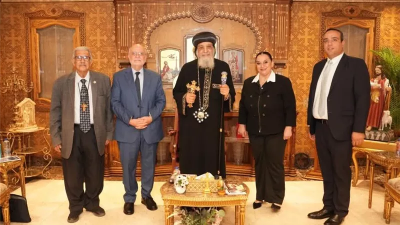 البابا تواضروس الثاني يستقبل الأمين العام لمجلس كنائس الشرق الأوسط بالمقر البابوي بالقاهرة
