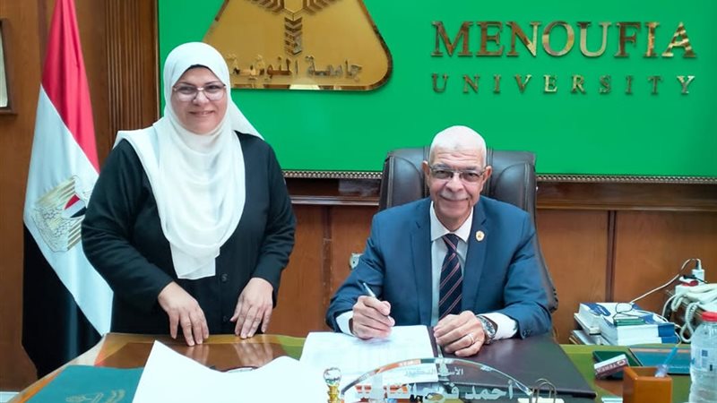رئيس الجامعة اثناء