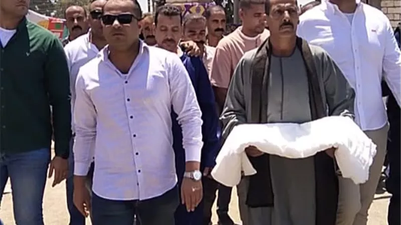 أمن المنيا ينهي خصومة ثأرية بين العطاوية والحجاجية في سمالوط بتسليم الكفن