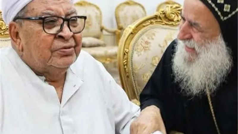 شقيق شيخ الأزهر يزور مطران نقادة وقوص والفضيلة يطمئن عليه هاتفيًا
