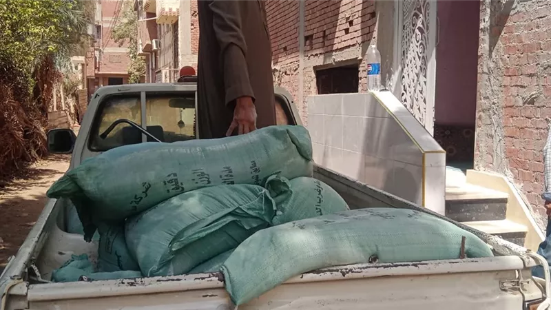ضبط نصف طن دقيق بلدي مدعم قبل تهريبه للسوق السوداء بالشهداء في المنوفية 