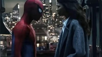 سبايدرمان يحلق فوق أهرامات الجيزة.. عرض بالدرون يروج لفيلم «Brand New Day»