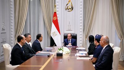 الرئيس السيسي يؤكد على ضرورة مواصلة الاهتمام بالمواطنين الأشد فقرًا