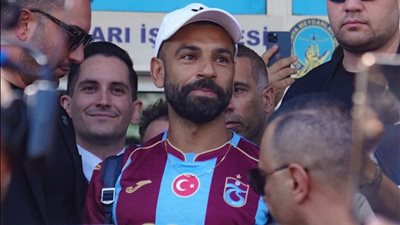 لحظة وصول محمد صلاح إلى تركيا للتوقيع لطرابزون سبور التركي