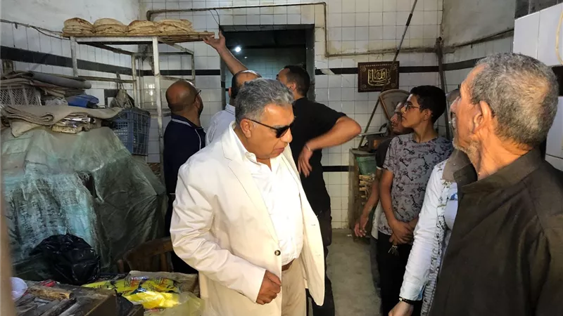 محافظ الدقهلية يفاجئ مخابز المنصورة.. لا تهاون في جودة الرغيف أو حقوق المواطنين