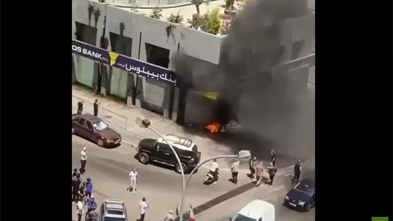 احتجاجات غاضبة ضد البنوك في بيروت رفضًا لاستمرار احتجاز الودائع