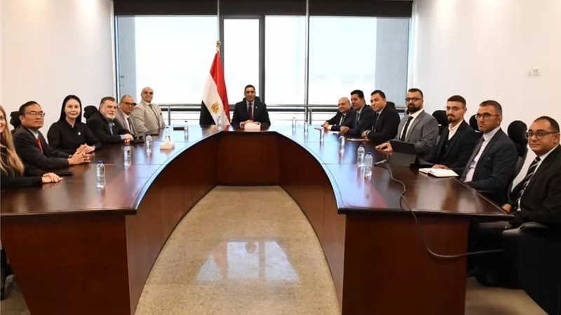 وزير الرياضة يبحث مع وفد صيني تطوير المنشآت الرياضية وفق المعايير الدولية