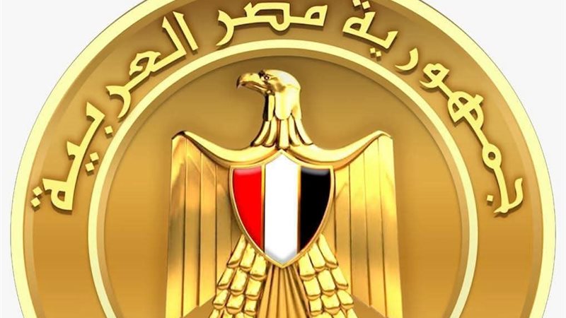 طائرة مسيرة وراء