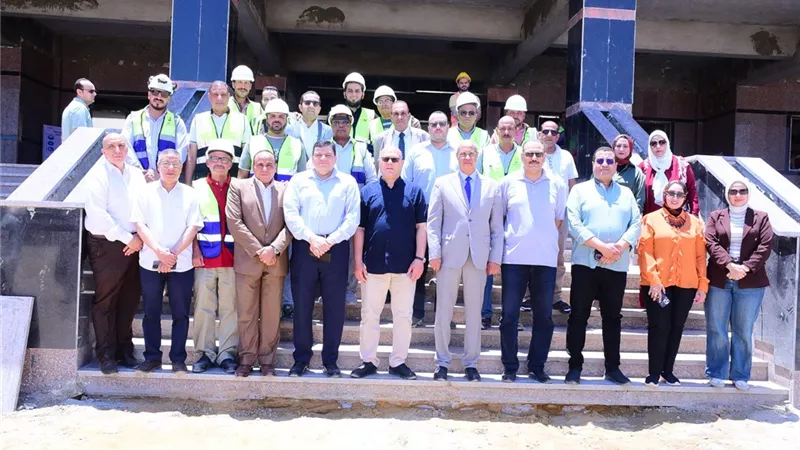 رئيس جامعة سوهاج يتابع مستجدات تنفيذ مبنى الإدارة المركزيةوالفندق بالحرم الجامعي الجديد