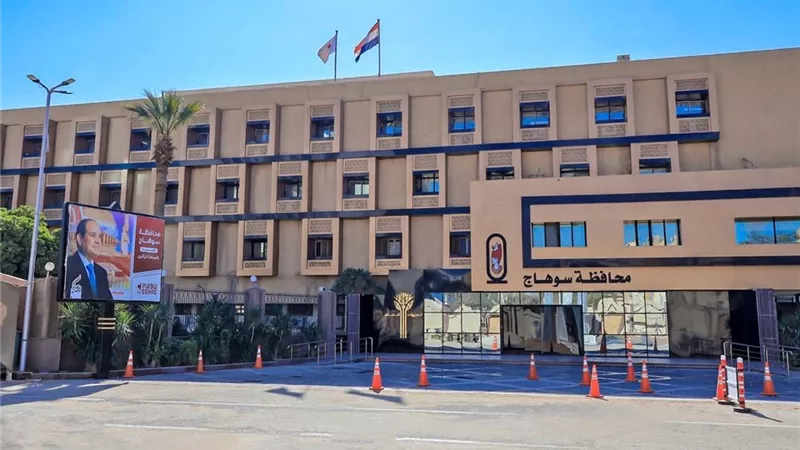 محافظ سوهاج يكشف عن 718 شكوى تم معالجتها من خلال وحدة الرصد الاعلامي
